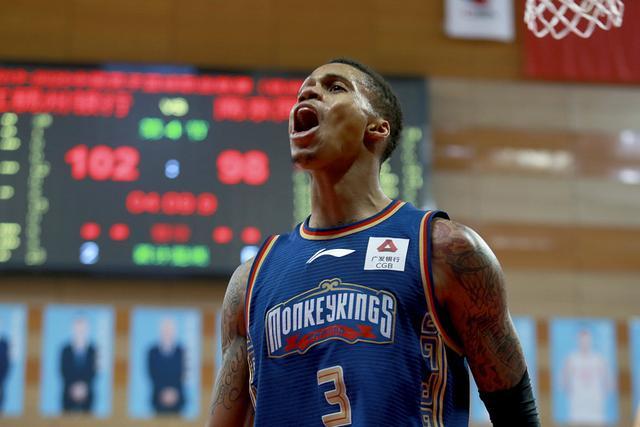 NBA历史十大经典瞬间回顾：逆转与传奇交织